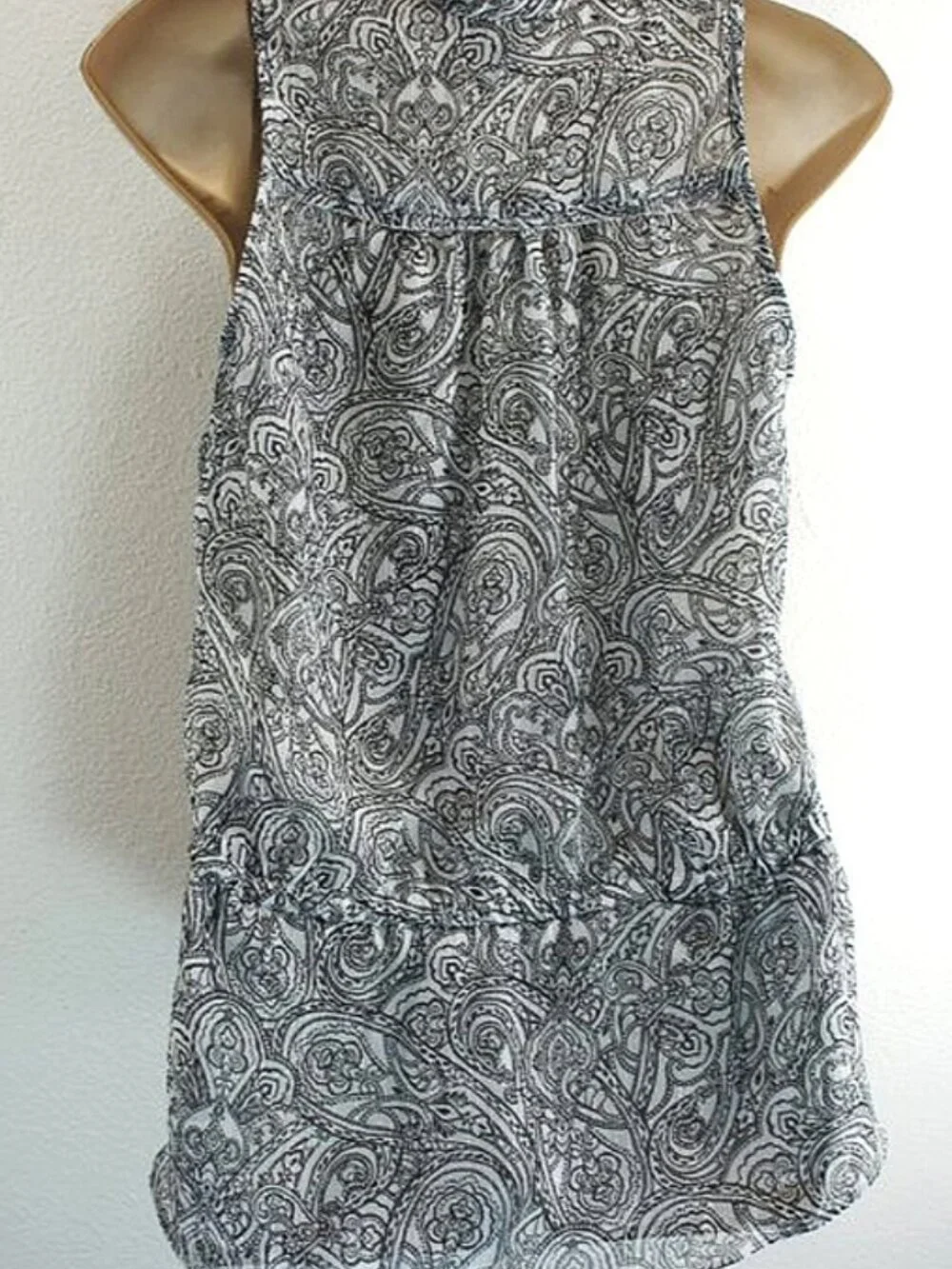 White House Black Market Semi Sheer Ruffle Front Top size XS